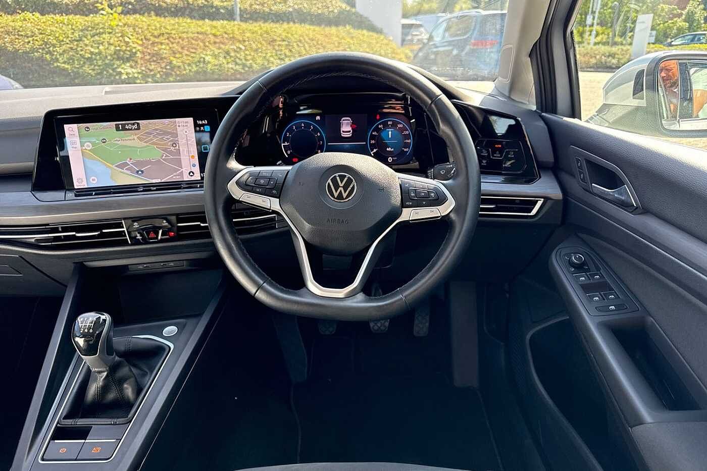 Volkswagen Golf MK8 Hatchback 5-Dr 1.5 TSI (150ps) Style EVO + 18' DALLAS + KEYLESS + REAR CAM