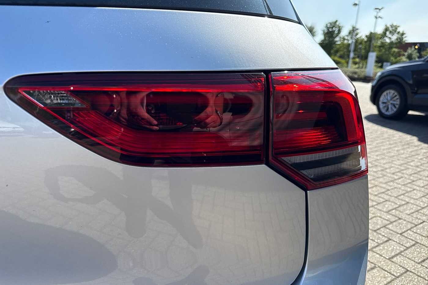 Volkswagen Golf MK8 Hatchback 5-Dr 1.5 TSI (150ps) Style EVO + 18' DALLAS + KEYLESS + REAR CAM
