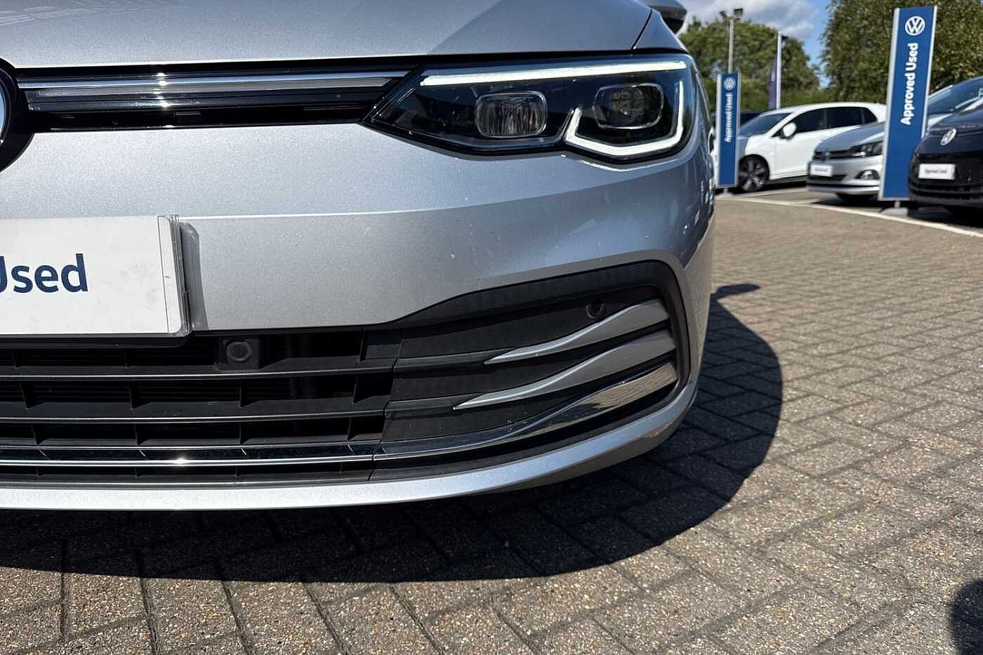 Volkswagen Golf MK8 Hatchback 5-Dr 1.5 TSI (150ps) Style EVO + 18' DALLAS + KEYLESS + REAR CAM