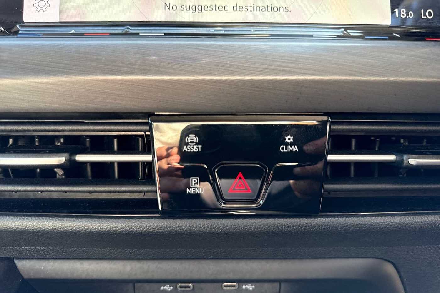 Volkswagen Golf MK8 Hatchback 5-Dr 1.5 TSI (150ps) Style EVO + 18' DALLAS + KEYLESS + REAR CAM