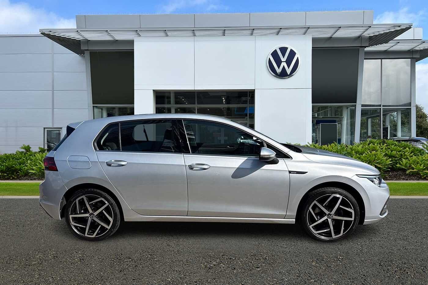Volkswagen Golf MK8 Hatchback 5-Dr 1.5 TSI (150ps) Style EVO + 18' DALLAS + KEYLESS + REAR CAM