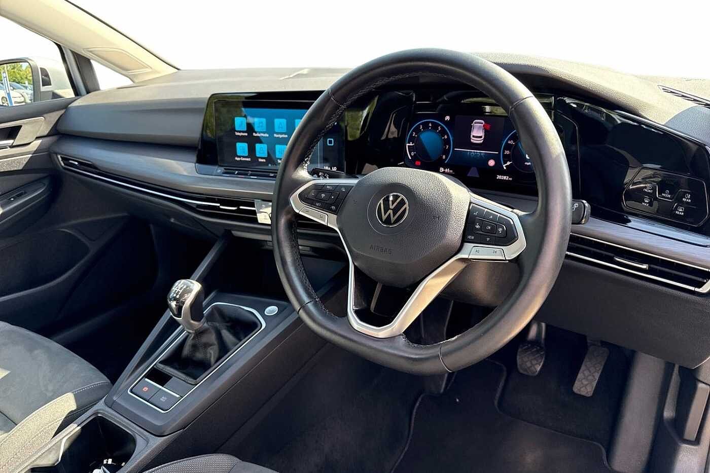 Volkswagen Golf MK8 Hatchback 5-Dr 1.5 TSI (150ps) Style EVO + 18' DALLAS + KEYLESS + REAR CAM