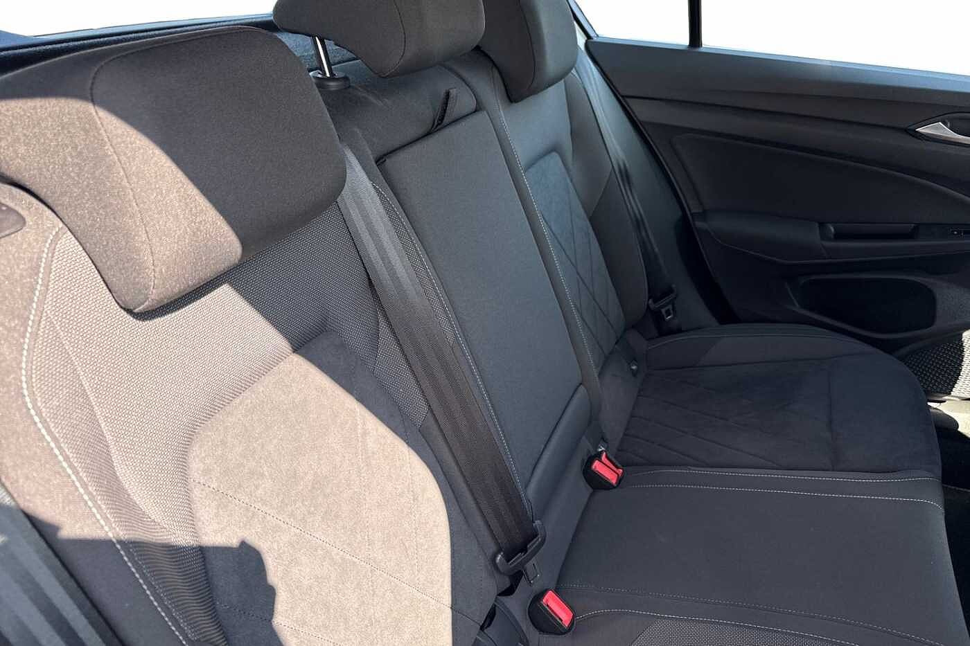 Volkswagen Golf MK8 Hatchback 5-Dr 1.5 TSI (150ps) Style EVO + 18' DALLAS + KEYLESS + REAR CAM
