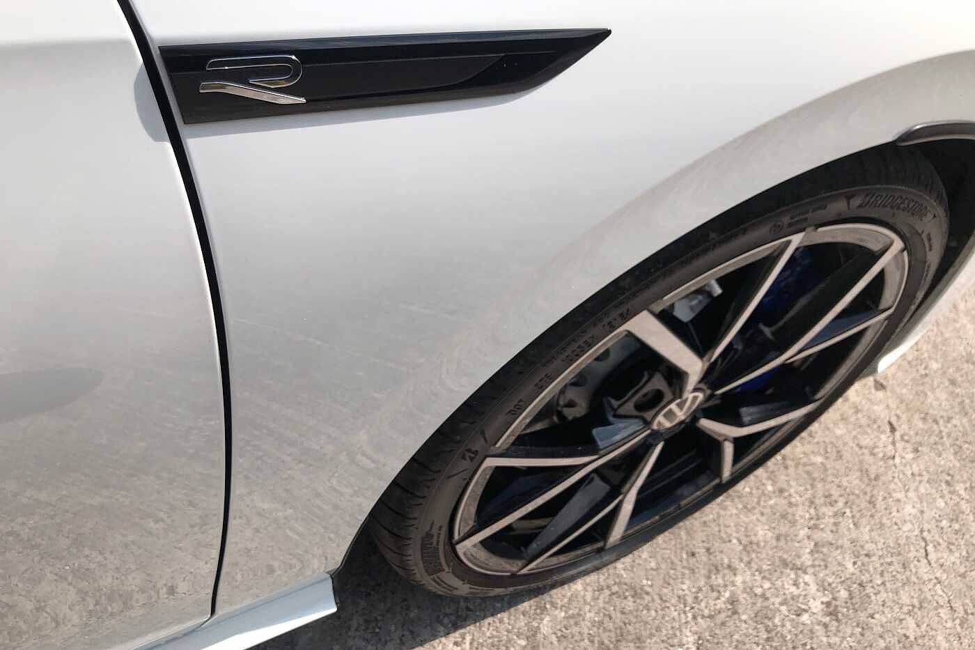 Volkswagen Golf R MK8 2.0 TSI 4Motion 320PS DSG 5 Dr
